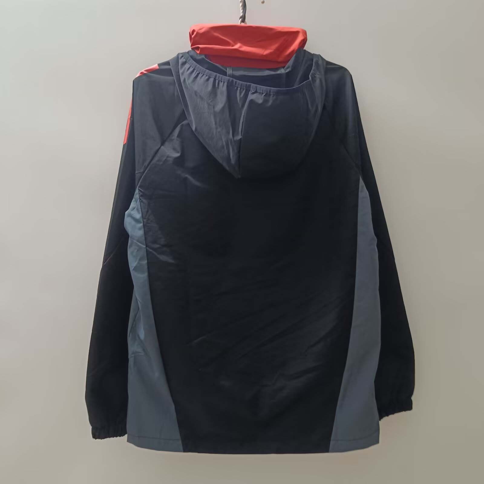 2024/2025 Manchester United Windbreaker Black Football Shirt 1:1 Thai Quality:football jersey mysite: unitedjerseyfootball 邓江浪:football