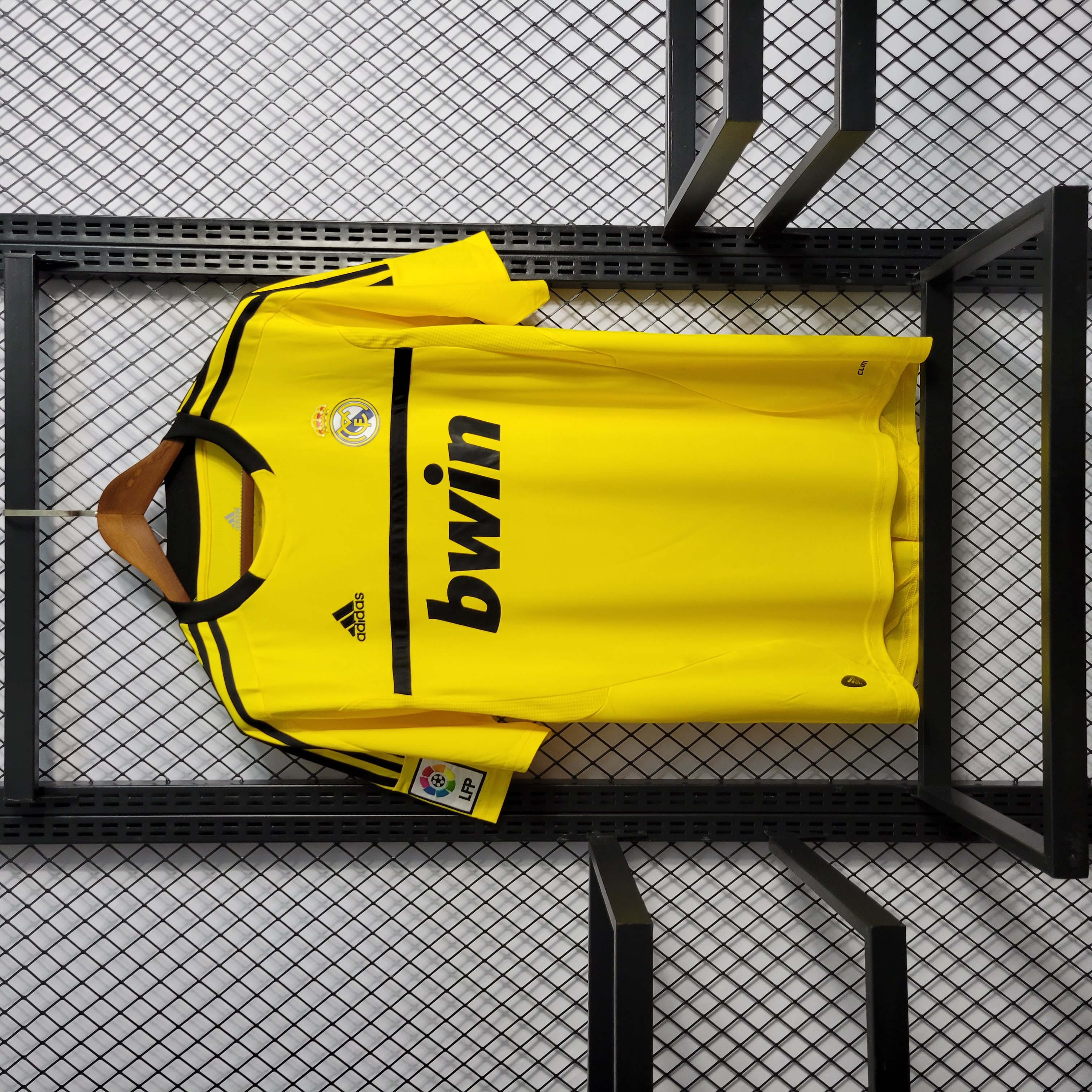 Higojerseys-Retro Real Madrid 11-12 Yellow Goalkeeper Jersey