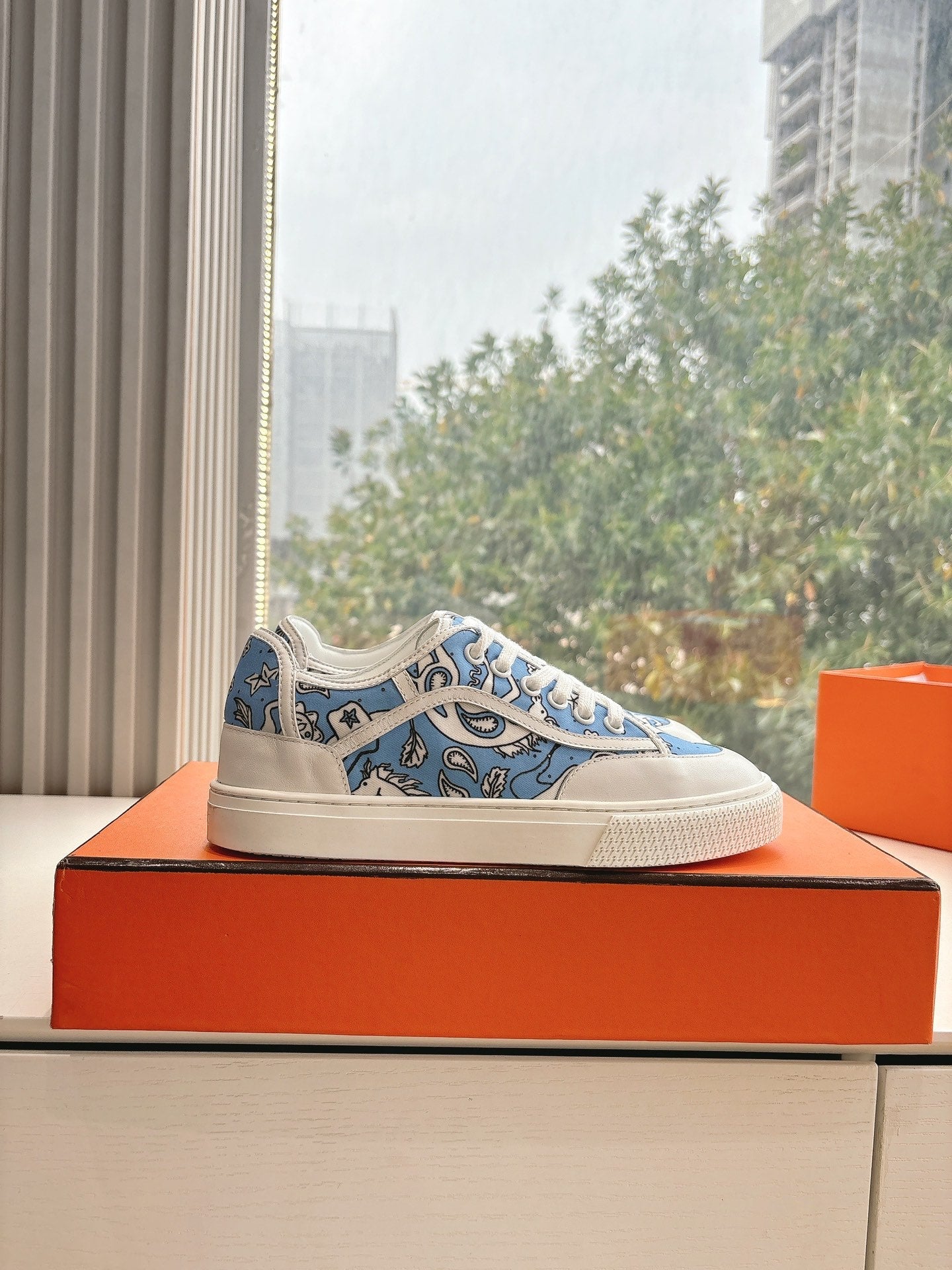 GET SNEAKER IN WHITE MIX CERULEAN BLUE MAXI CANVAS AND CALFSKIN、mysite、Cacoeks