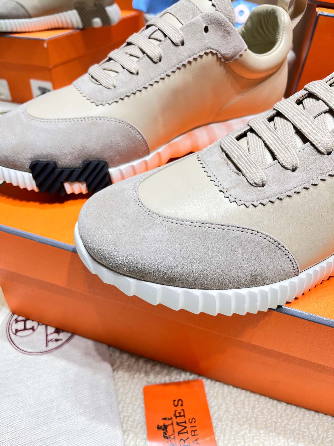BOUNCING SNEAKER IN PALE GRAY SUEDE AND CALFSKIN、mysite、Cacoeks