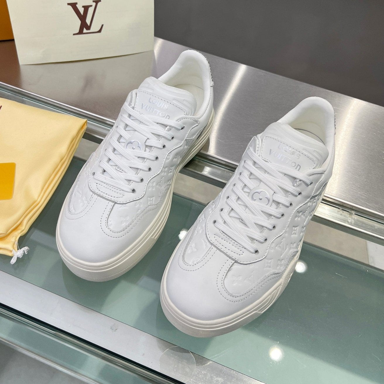 LV WOMEN GROOVY PLATFORM IN WHITE EMBOSSED CALFSKIN、mysite、Cacoeks