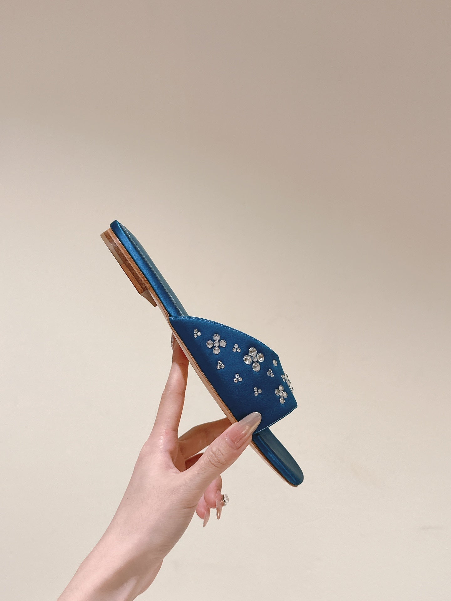 LV WOMEN FLAT MULE IN COBALT BLUE SATIN WITH RHINESTONE、mysite、Cacoeks