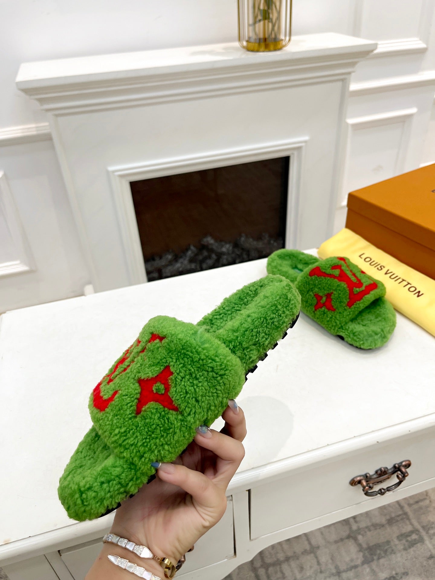 LV FLAT SLIPPER IN LAWN GREEN MIX CHERRY RED SHEARLING、mysite、Cacoeks