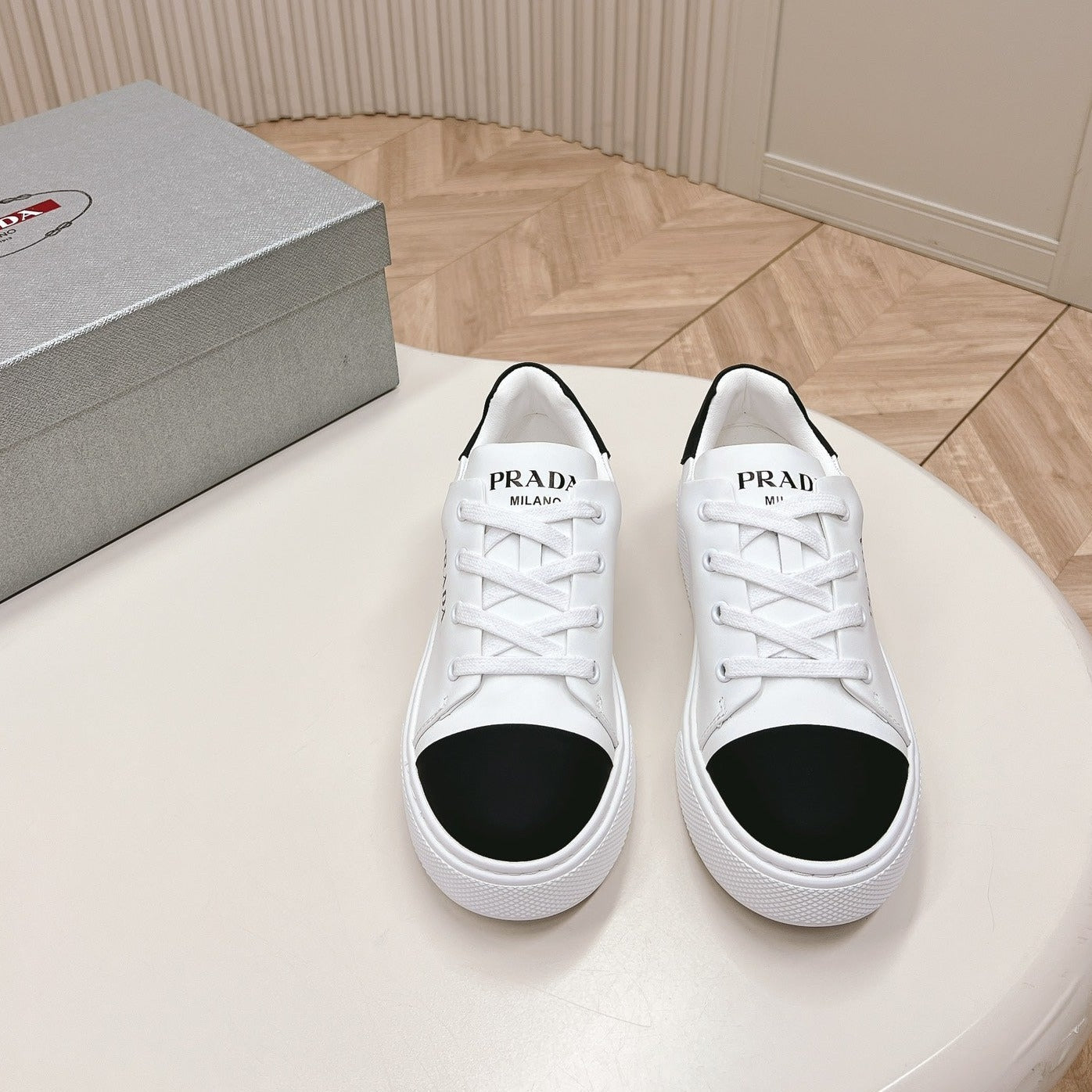 PRA LOGO OUTLET BASIC SNEAKERS WHITE AND BLACK TOE CALFSKIN、mysite、Cacoeks