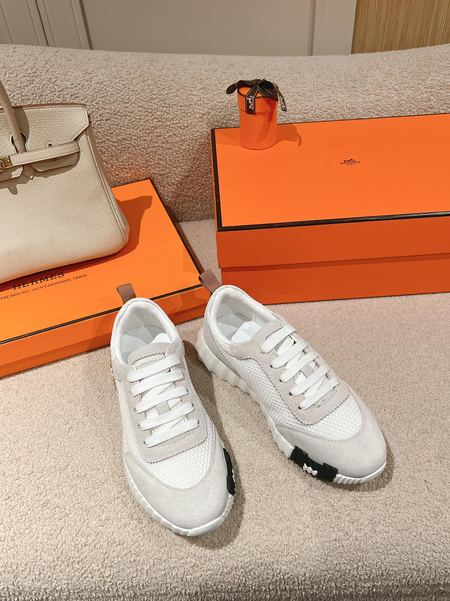 MAINLAND SNEAKER IN PALE GRAY SUEDE AND WHITE BREATHABLE MESH FABRIC、mysite、Cacoeks