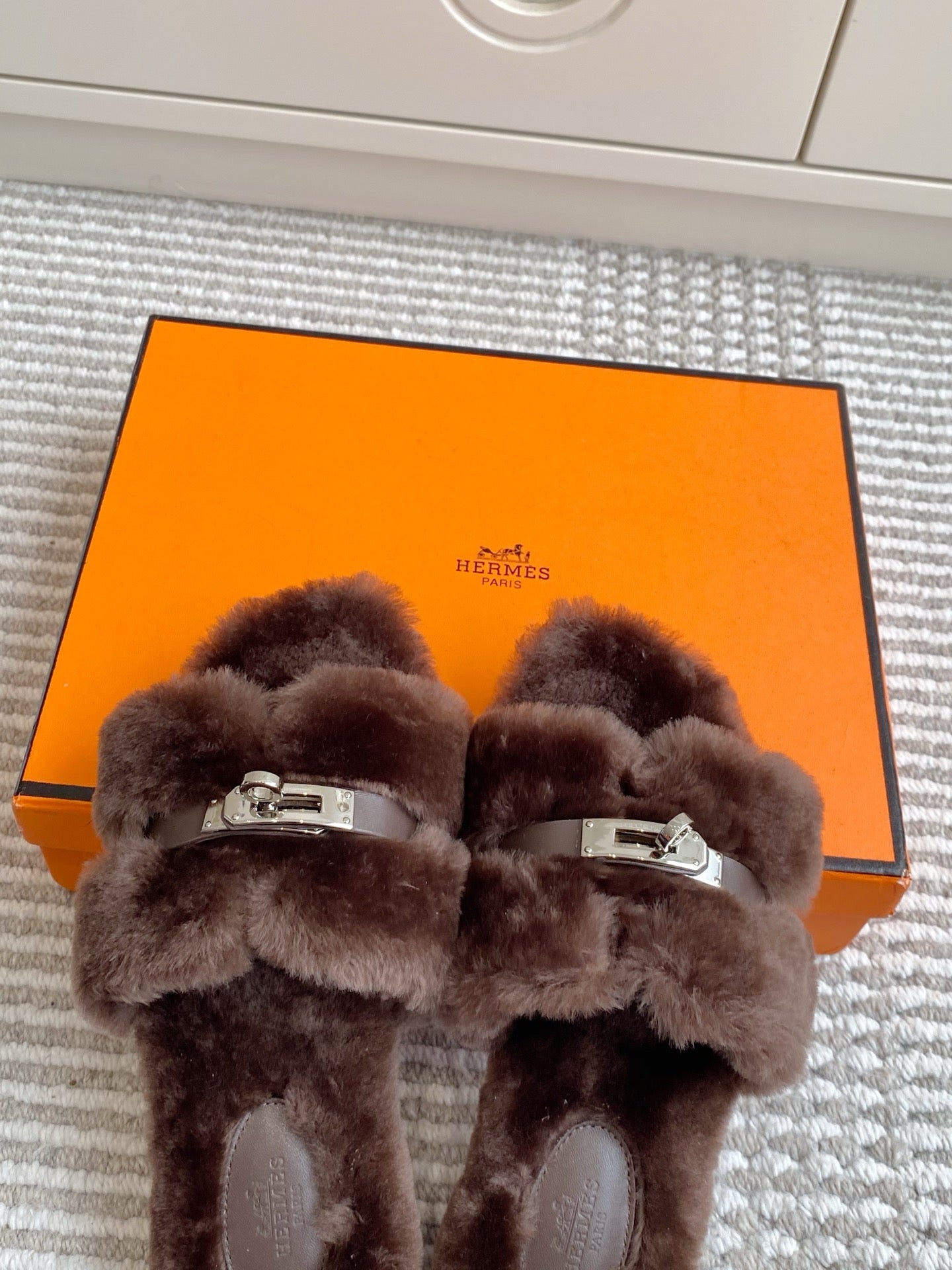 HM 25S ECLAIR SANDAL IN DARK BROWN SHEARLING WITH SILVER HARDWARE、mysite、Cacoeks