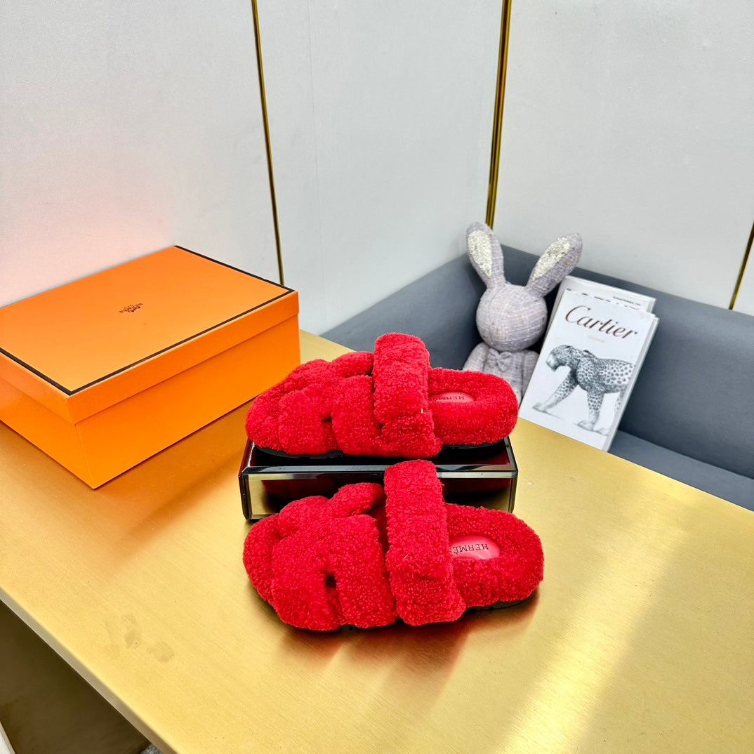 CHYPRE SANDAL IN CHERRY RED SHEARLING、mysite、Cacoeks