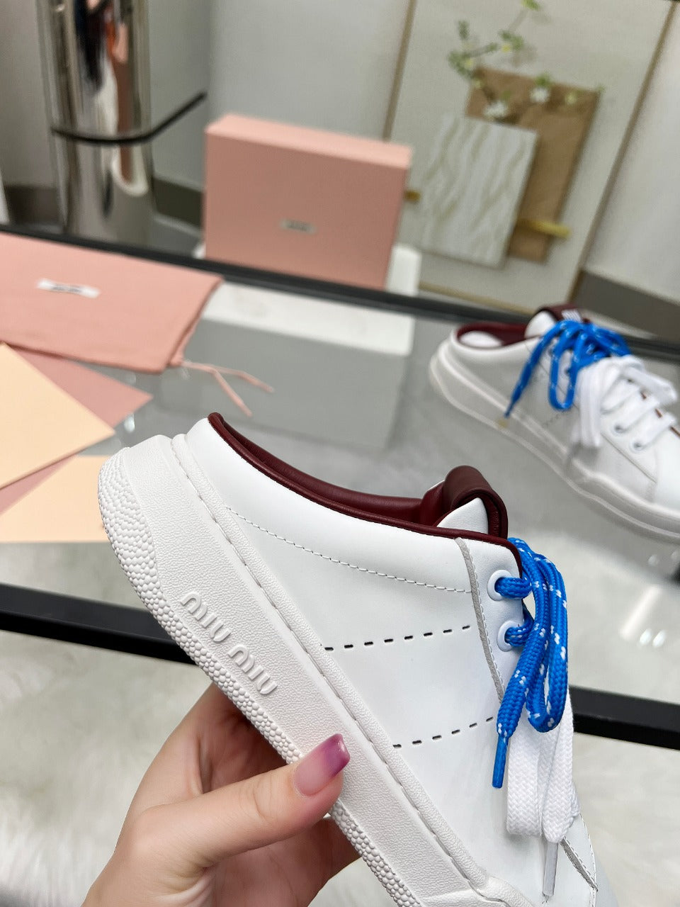 SNEAKER MULES IN WHITE CALFSKIN WHITE BLUE LACES、mysite、Cacoeks