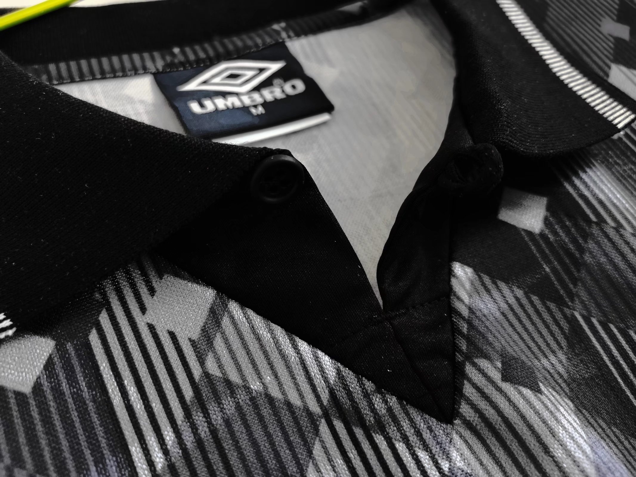 GlobeJersey-Retro England 1990 Black Jersey