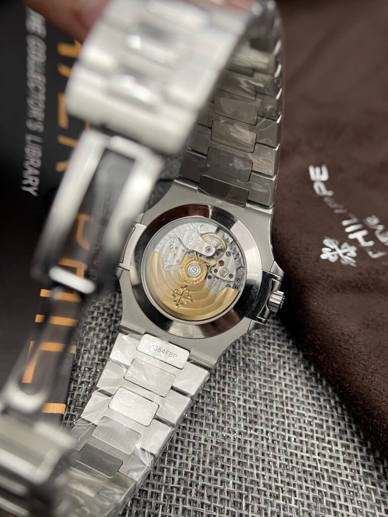 Đồng Hồ Patek Philippe Nautilus 5726 Fake 11 (2)