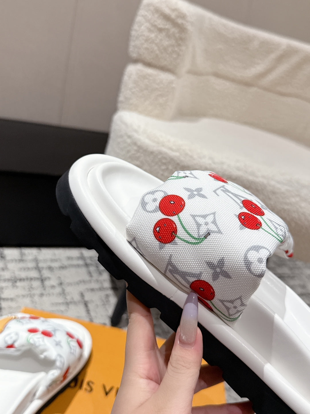 LV MIAMI-STYLE SANDALS 25S IN WHITE FABRIC AND CALFSKIN、mysite、Cacoeks