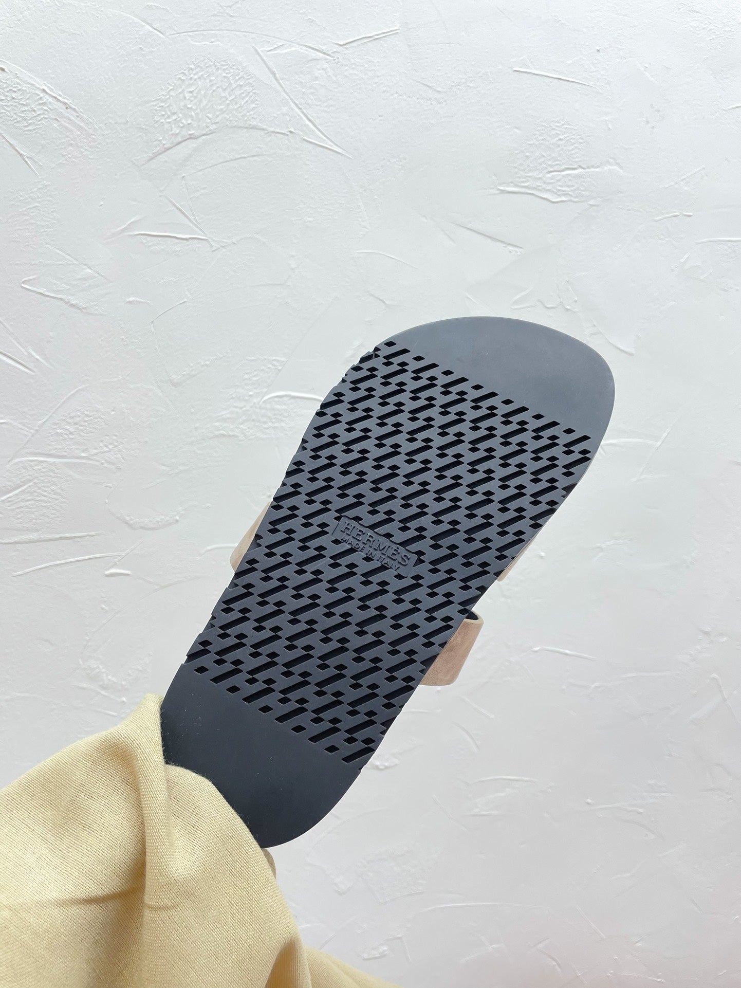 CHYPRE SANDAL LIGHT GRAY SUEDE WITH H BUCKLE、mysite、Cacoeks