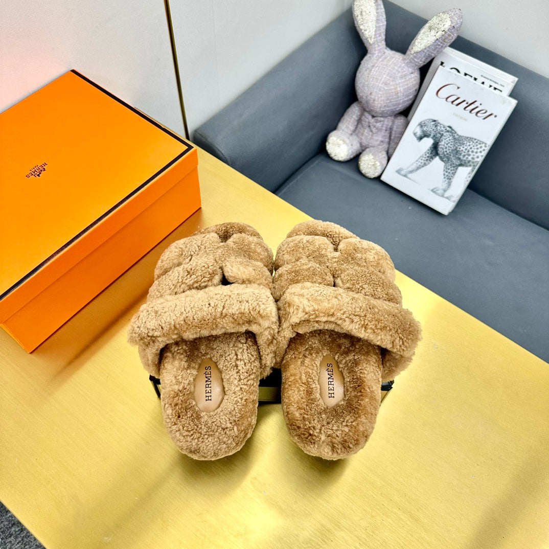 CHYPRE SANDAL IN PEANUT BROWN SHEARLING、mysite、Cacoeks