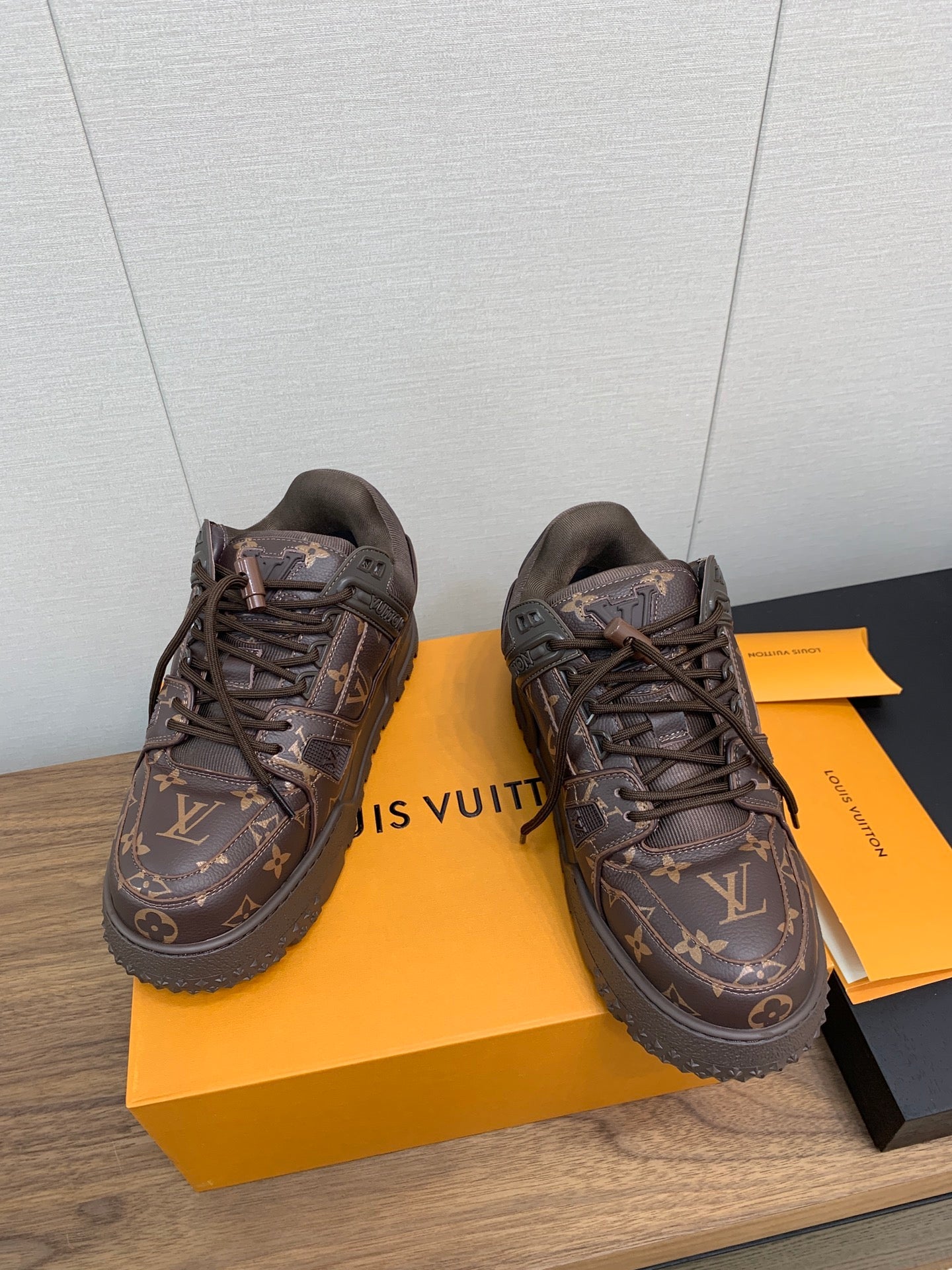 LV TRAINER IN CHOCOLATE BROWN MONOGRAM CALFSKIN、mysite、Cacoeks