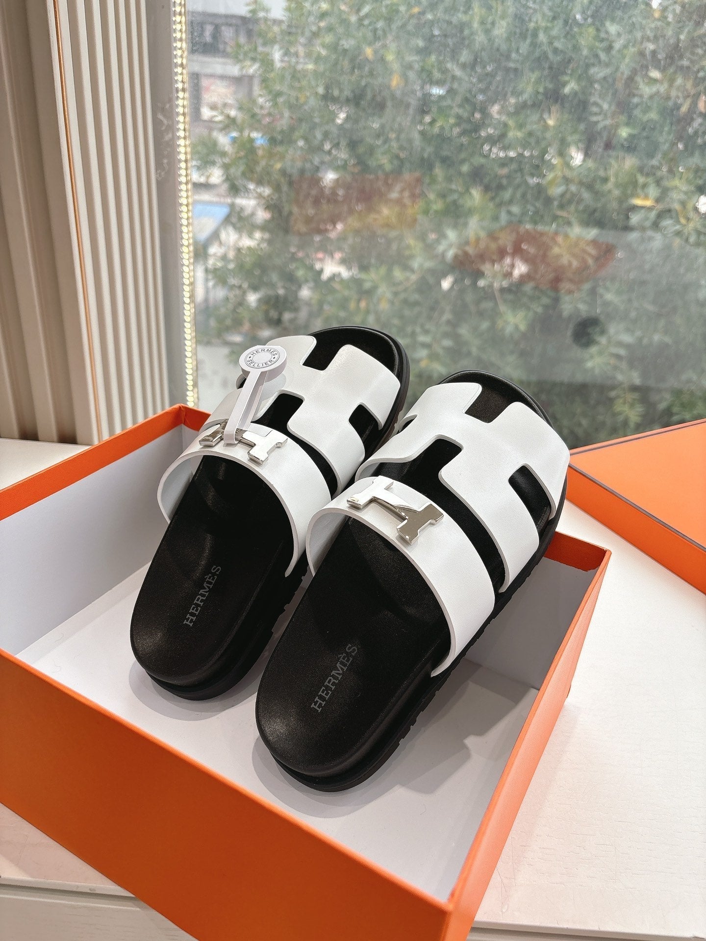 CHYPRE SANDAL IN WHITE CALFSKIN、mysite、Cacoeks