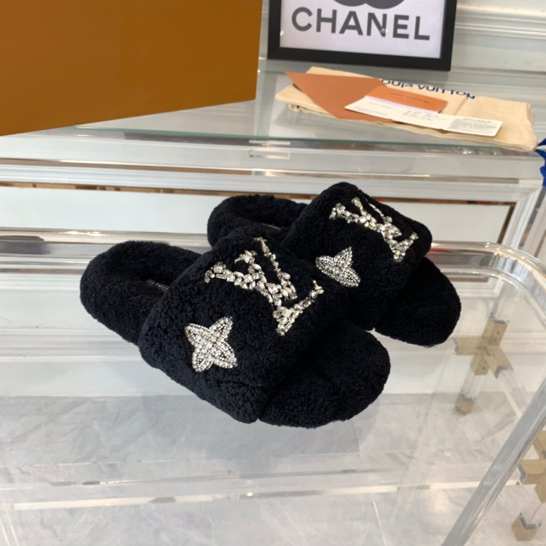 LV WOMEN'S PASEO FLAT SLIPPER IN BLACK FLEECE、mysite、Cacoeks