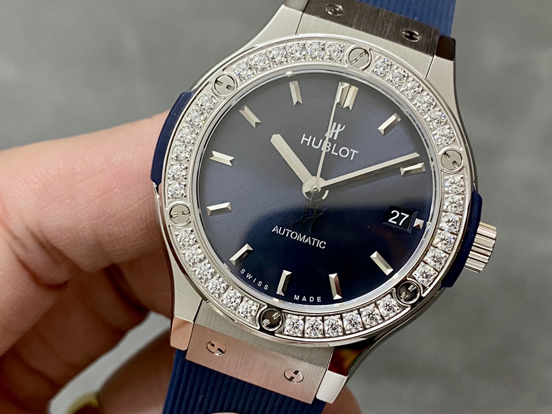 565.NX.7170.RX.1204 Hublot Classic Fusion Titanium Blue Diamonds-fasswatch