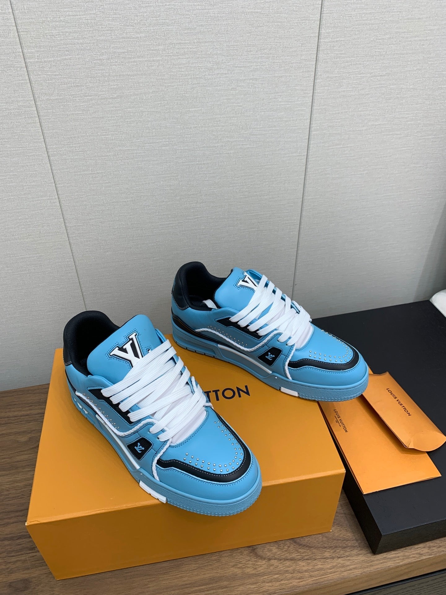 LV WOMEN'S TRAINER IN CERULEAN BLUE CALFSKIN、mysite、Cacoeks