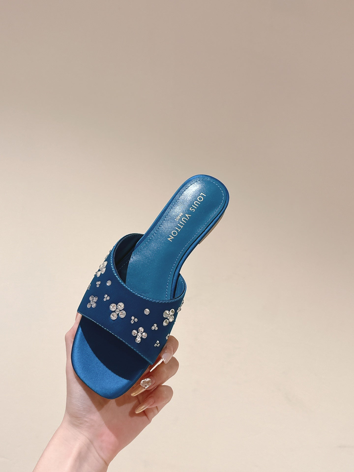 LV WOMEN FLAT MULE IN COBALT BLUE SATIN WITH RHINESTONE、mysite、Cacoeks