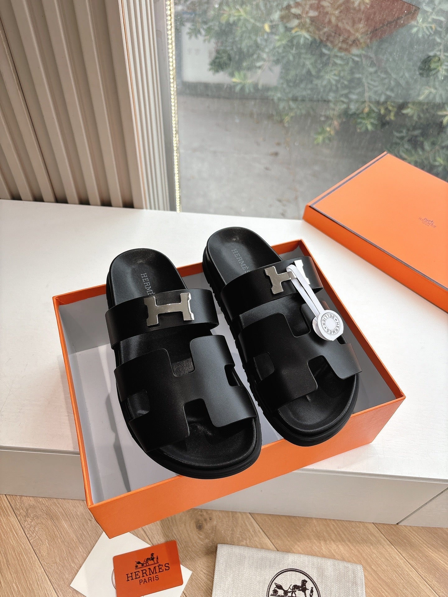 CHYPRE SANDAL IN BLACK CALFSKIN、mysite、Cacoeks