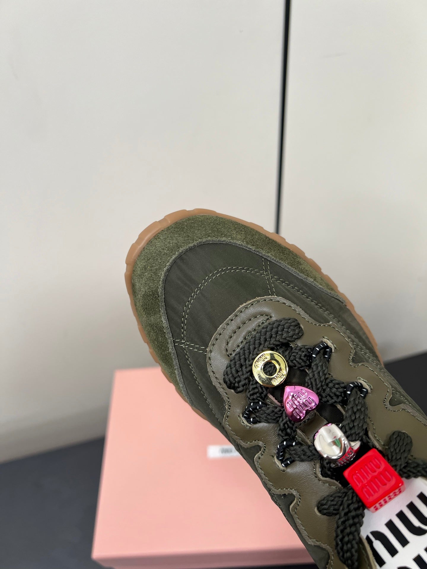 TYRE SNEAKERS IN DARK GREEN TECHNICAL FABRIC AND SUEDE WITH STICKER、mysite、Cacoeks