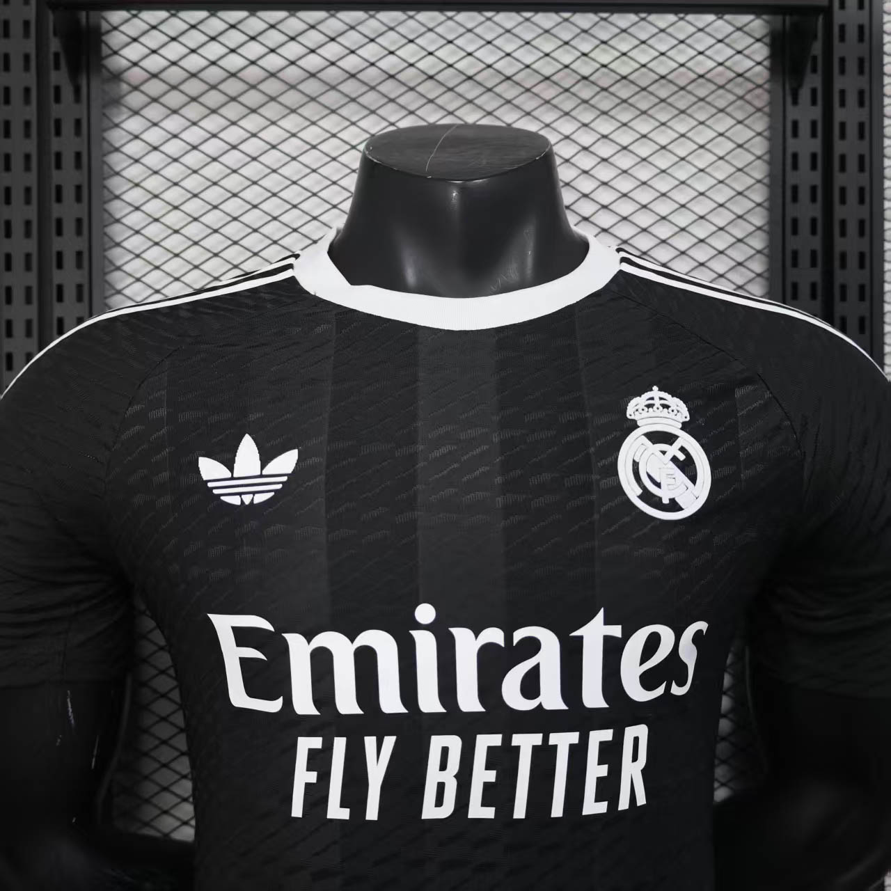 2025/2026 Player Version Real Madrid Goalkeeper Black Football Shirt 1:1 Thai Quality:football jersey mysite: unitedjerseyfootball 邓江浪:football