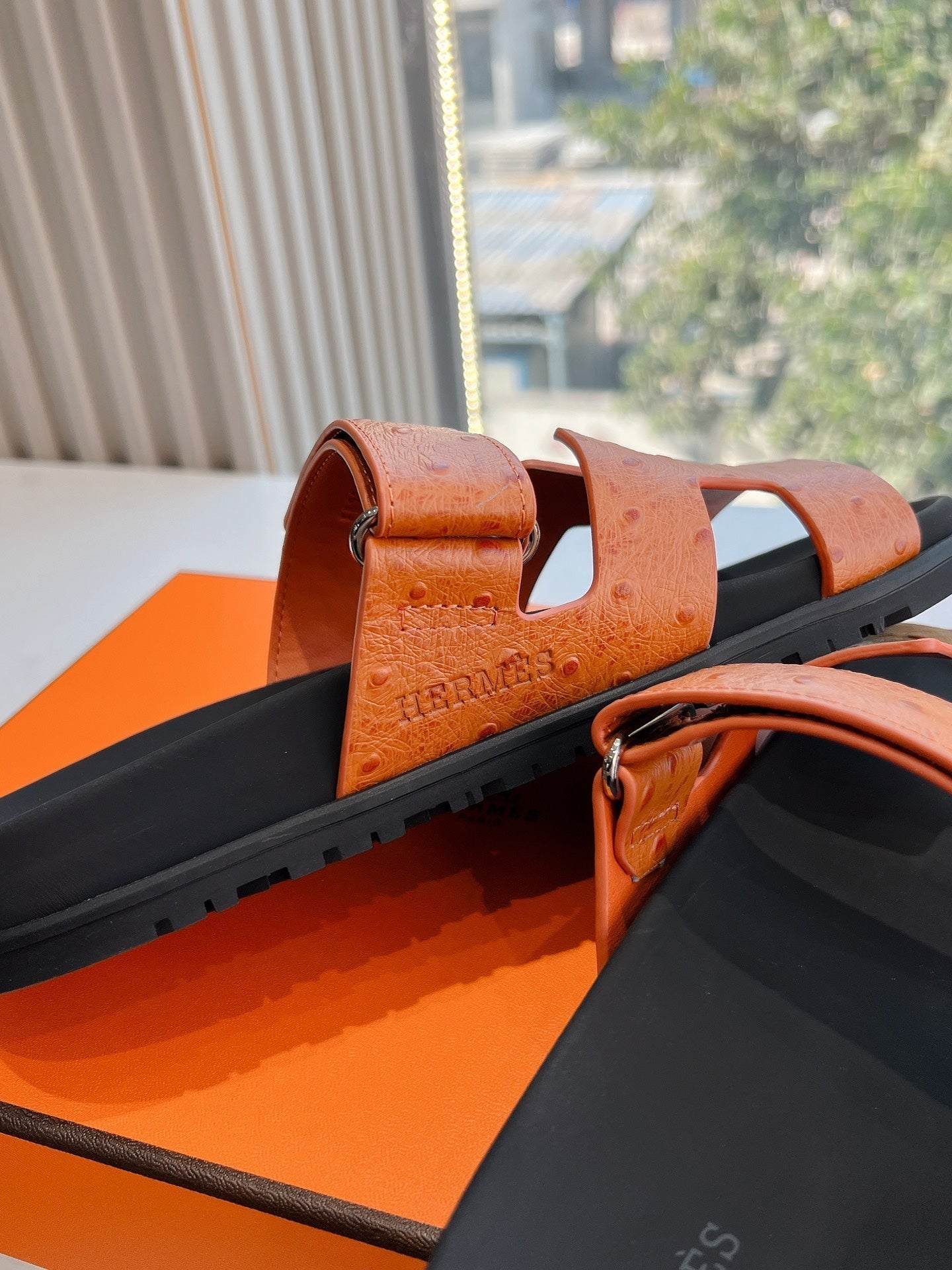CHYPRE SANDAL IN VIVID ORANGE GRAINED CALFSKIN、mysite、Cacoeks