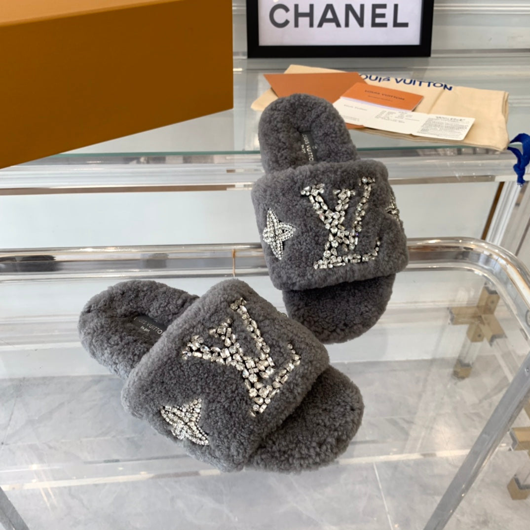 LV WOMEN'S PASEO FLAT SLIPPER IN GREY FLEECE、mysite、Cacoeks