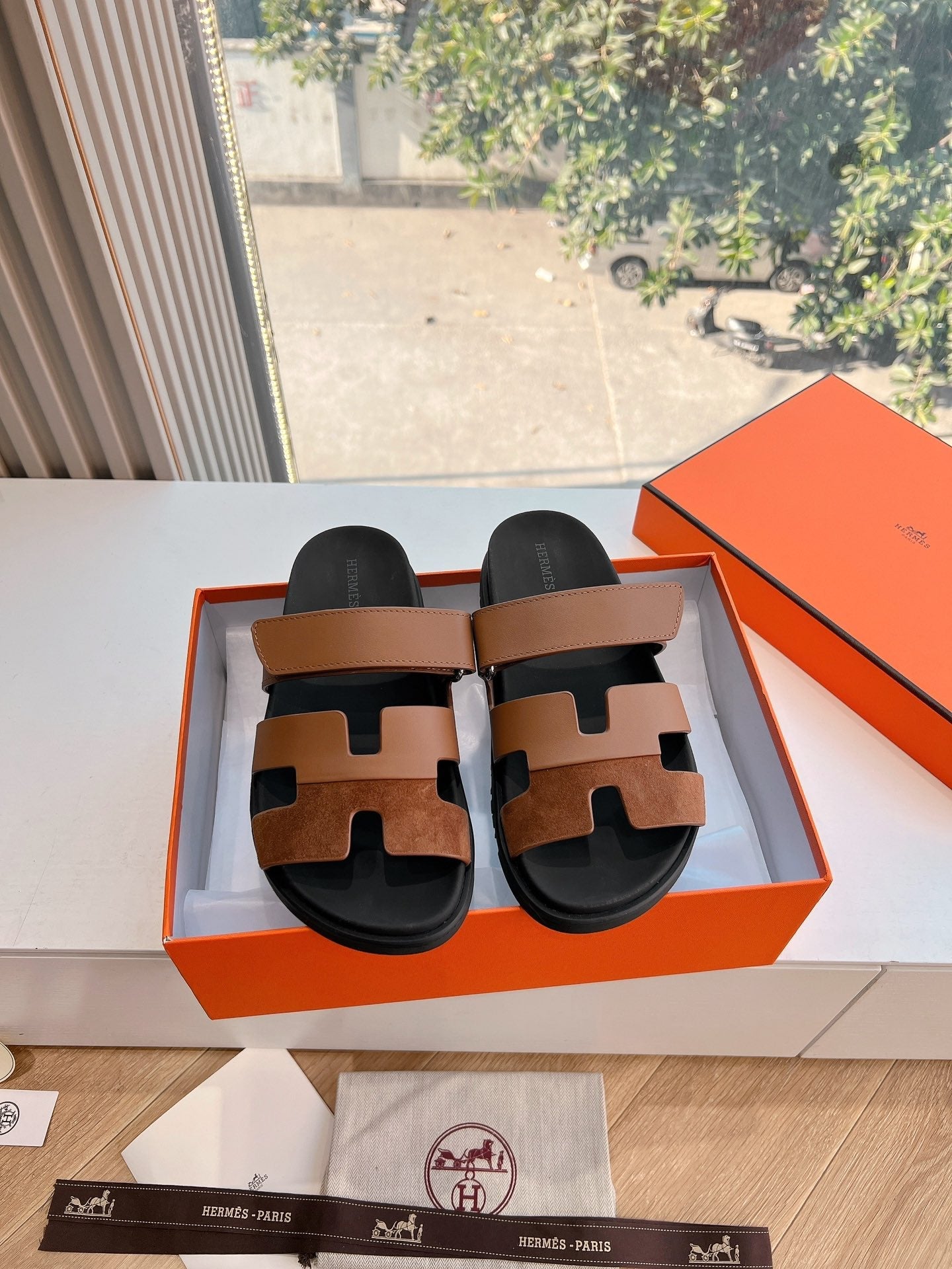 CHYPRE SANDAL IN BRONZE BROWN SUEDE AND CALFSKIN、mysite、Cacoeks