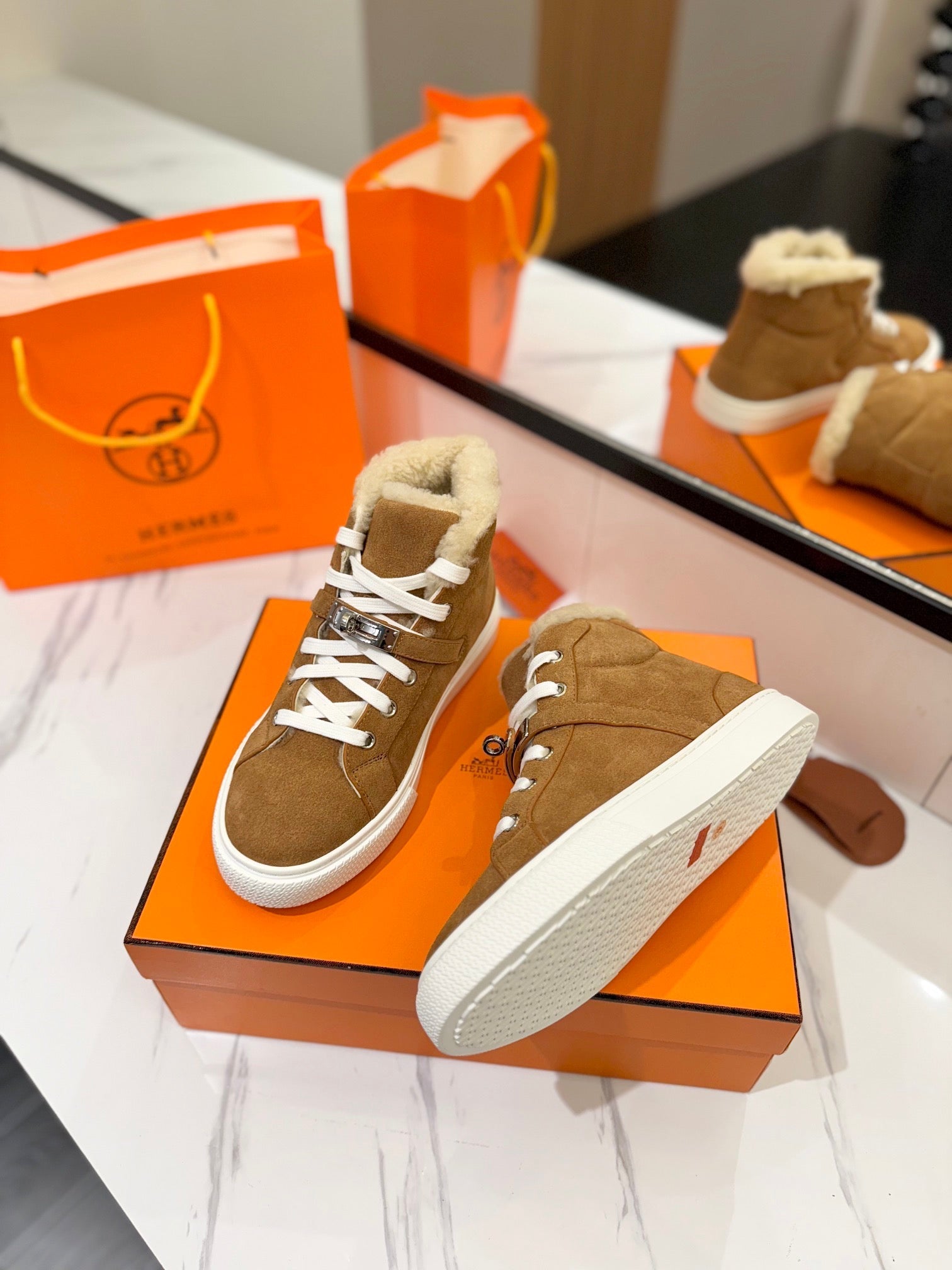 CHEALSEA BOOTS IN BRONZE BROWN SUEDE AND FLEECE LINING、mysite、Cacoeks