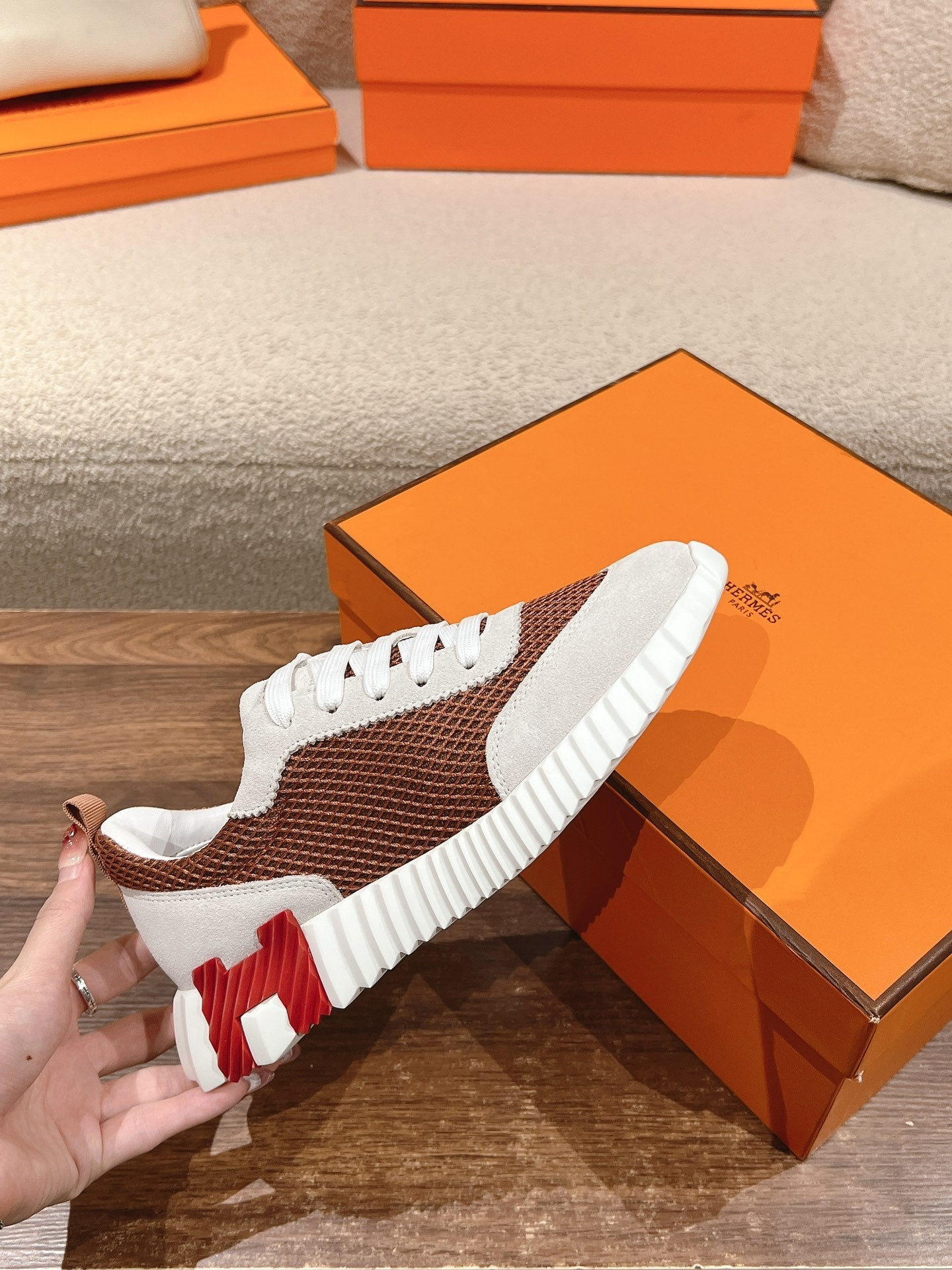 MAINLAND SNEAKER IN PALE GRAY SUEDE AND CARAMEL BROWN BREATHABLE MESH FABRIC、mysite、Cacoeks