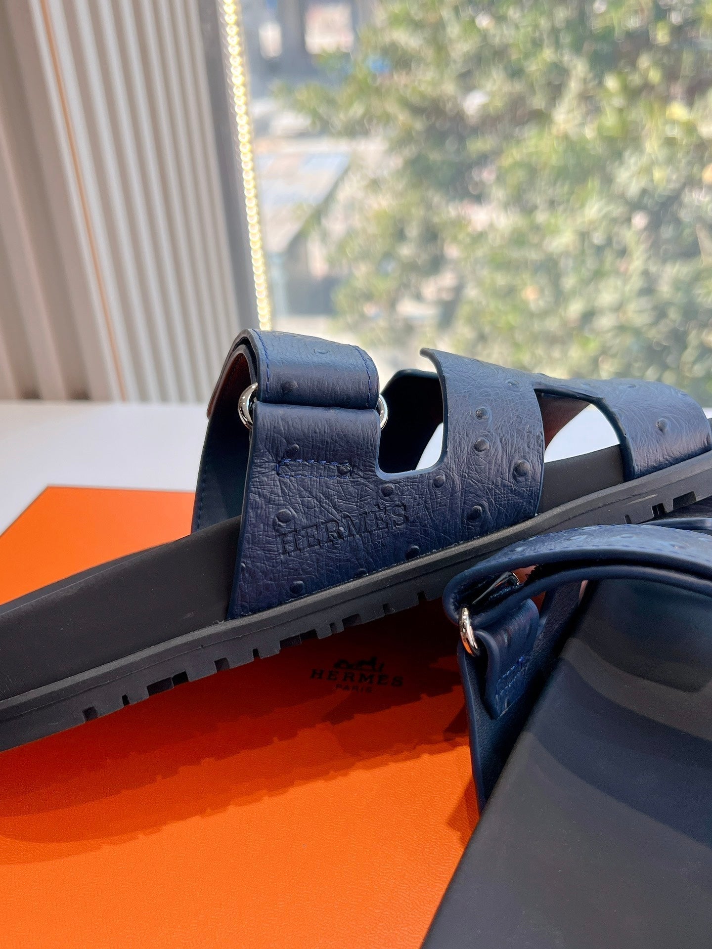 CHYPRE SANDAL IN NAVY BLUE GRAINED CALFSKIN、mysite、Cacoeks