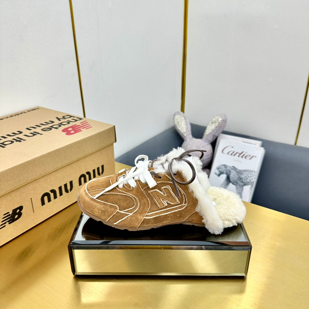 MIUxNEW 530 SNEAKER MULES IN BROWN BLEACHED SUEDE SHEARLING、mysite、Cacoeks