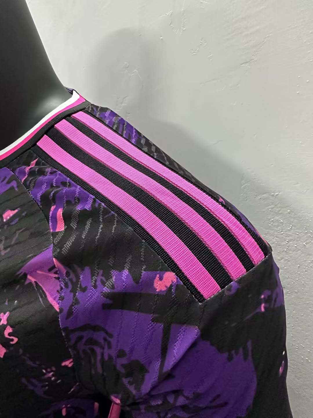 2023/2024 Player Version Real Madrid Football Shirt Classic Edition:football jersey mysite: unitedjerseyfootball 邓江浪:football