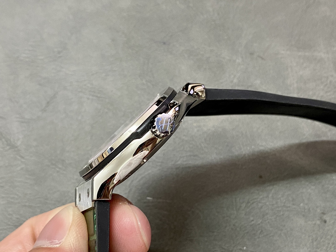 511.NX.8970.LR Hublot Classic Fusion Automatic Green-fasswatch