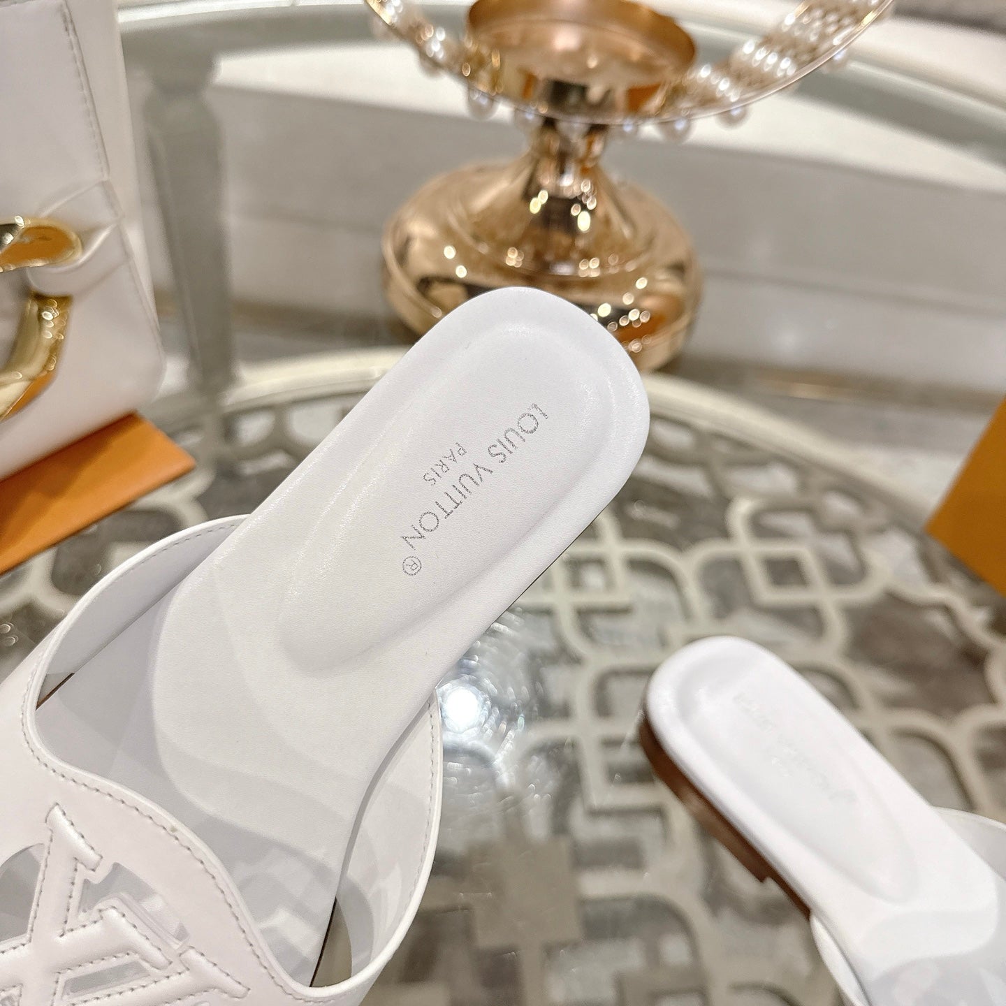 ISOLA FLAT SLIDE IN WHITE CALFSKIN、mysite、Cacoeks