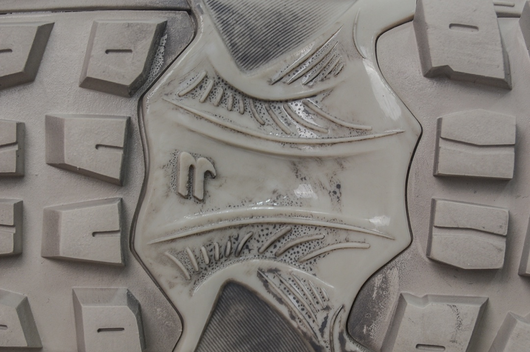 Balenciaga Defender in Beige、mysite、Cacoeks