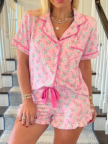 2 pieces of ladies' Christmas cane candy printed short sleeved shorts sleepwear set with buttons, collars, bows, suitable for comfortable and casual home wear in all seasons