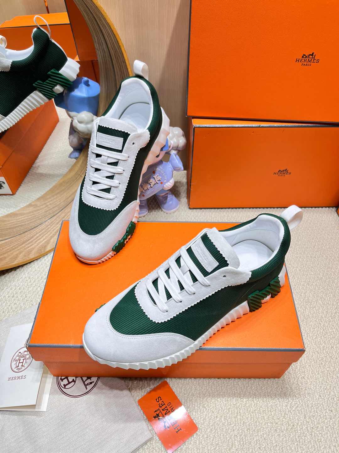 BOUNCING SNEAKER IN PALE GRAY SUEDE AND GREEN FOREST KNIT、mysite、Cacoeks