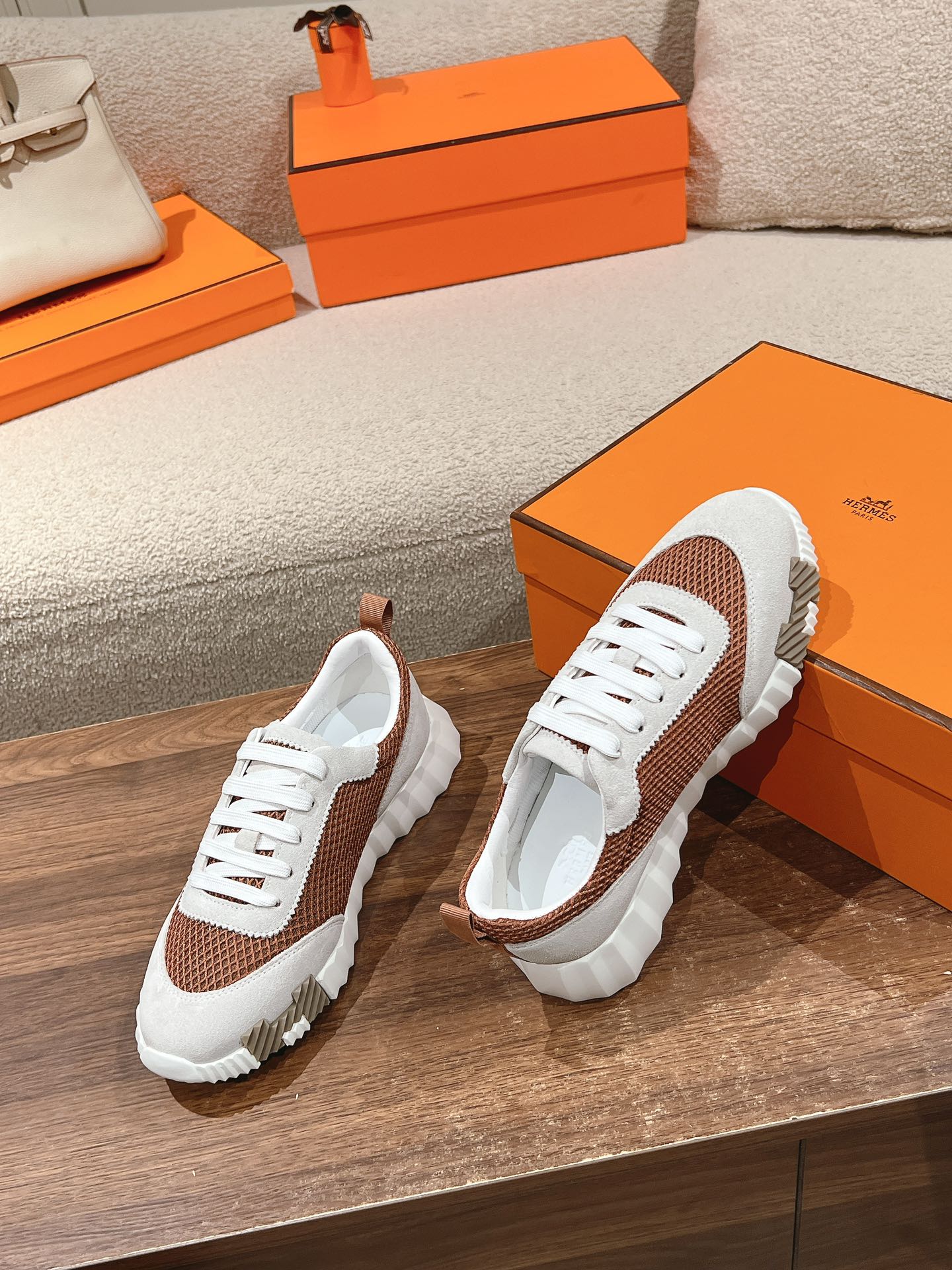 MAINLAND SNEAKER IN PALE GRAY SUEDE AND CARAMEL BROWN BREATHABLE MESH FABRIC、mysite、Cacoeks