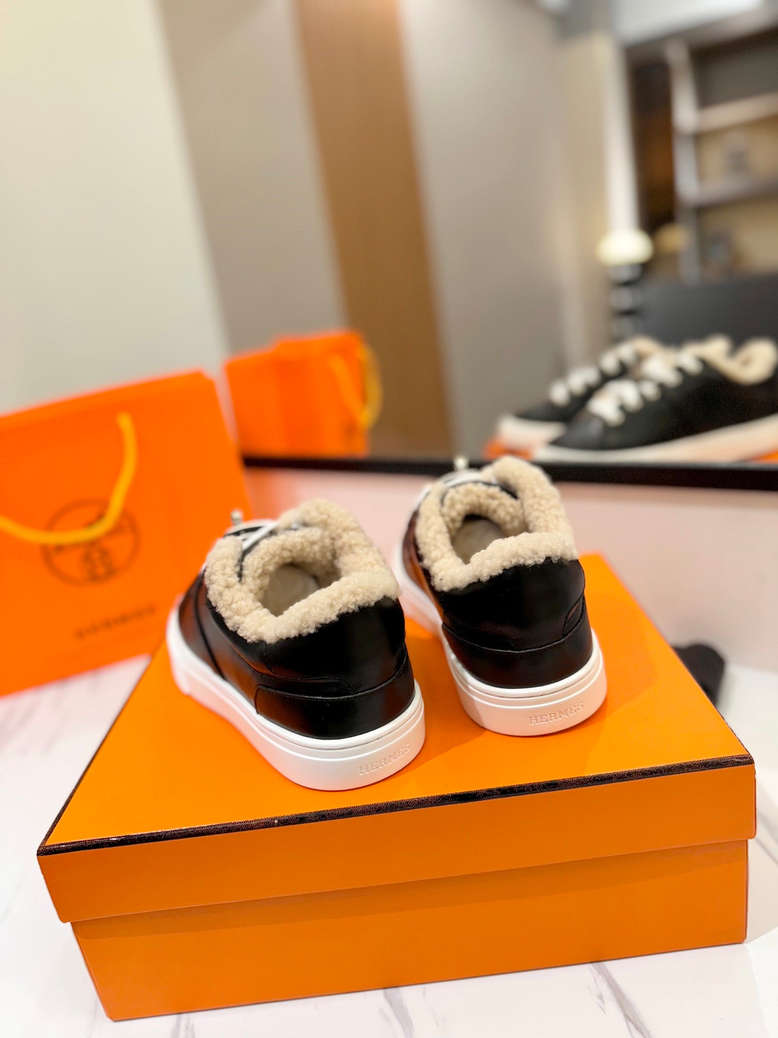 DAY SNEAKER IN BLACK CALFSKIN AND FLEECE LINING、mysite、Cacoeks