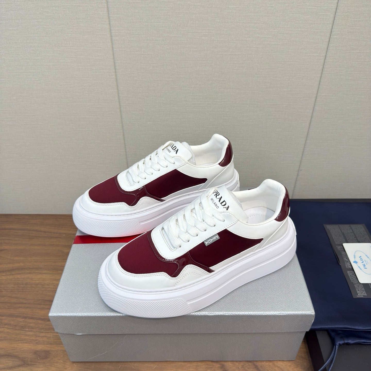 PRADA 25S DOWNTOWN BOLD SNEAKERS 45MM IN WHITE AND BURGUNDY CALFSKIN、mysite、Cacoeks