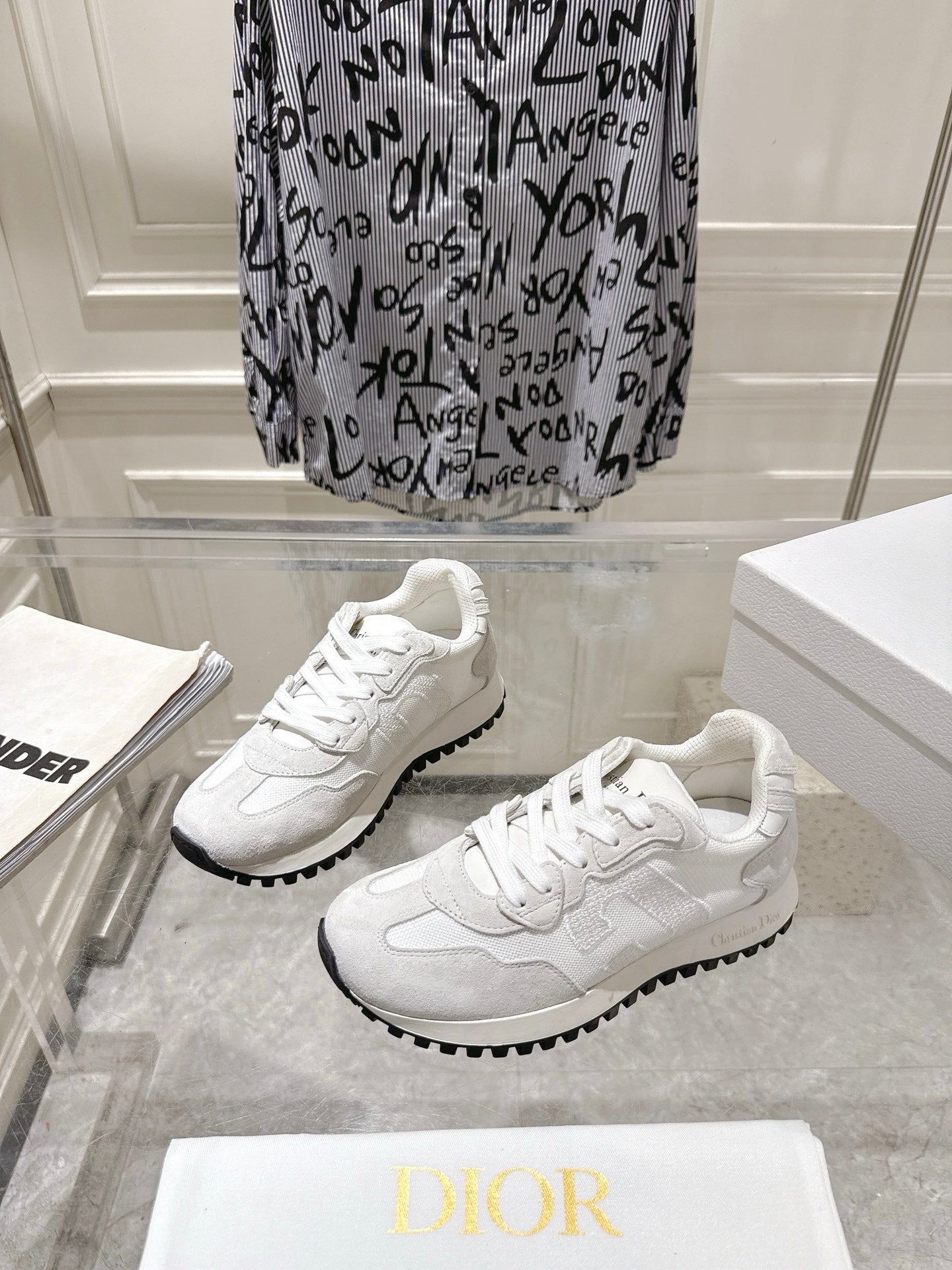 DIOR 25S C'EST DIOR SNEAKER IN WHITE LIGHT GRAY CALFSKIN AND SUEDE、mysite、Cacoeks