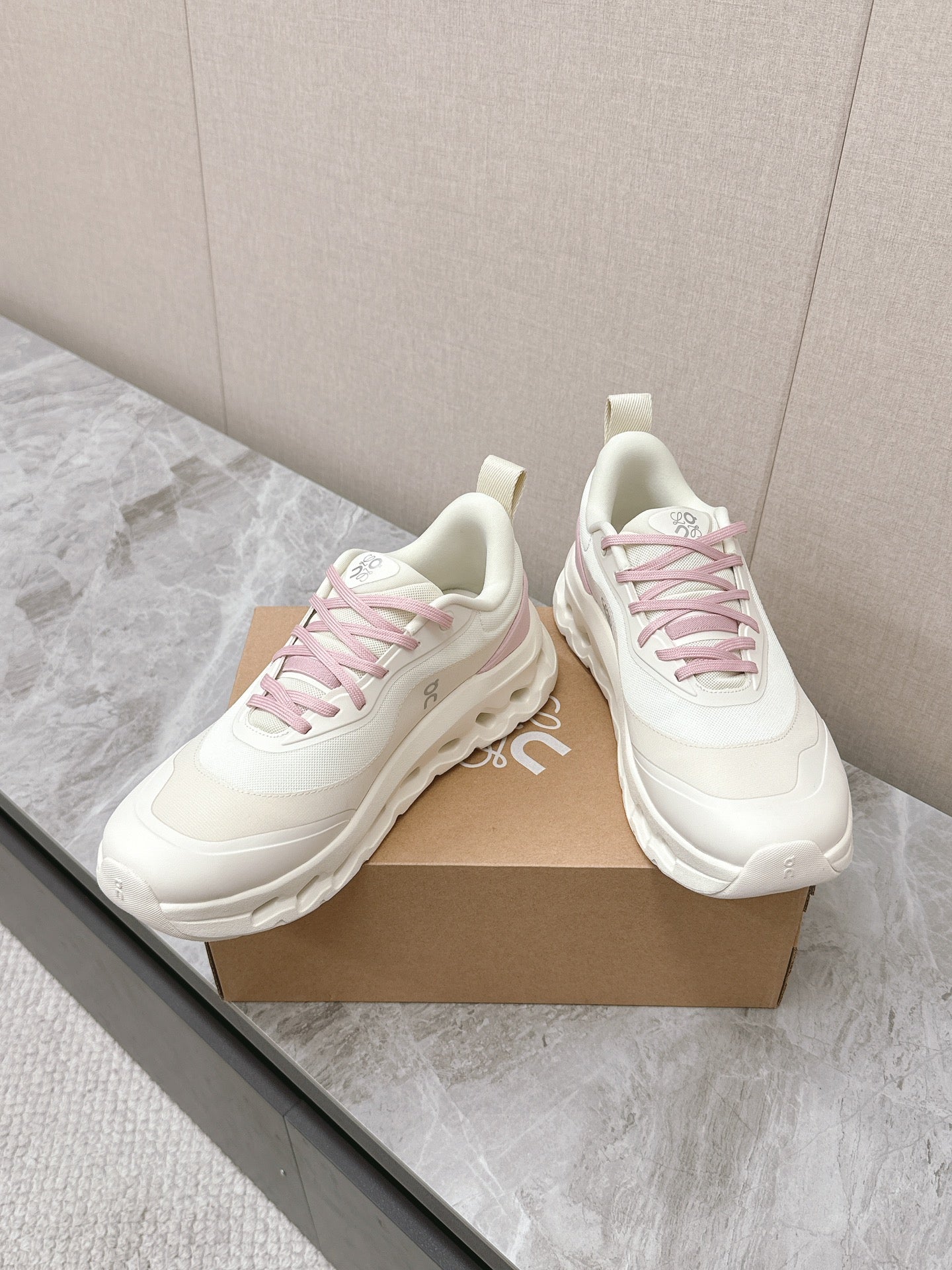 RUN SNEAKER IN PASTEL GRAY MIX BABY PINK SUEDE AND MESH FABRIC、mysite、Cacoeks