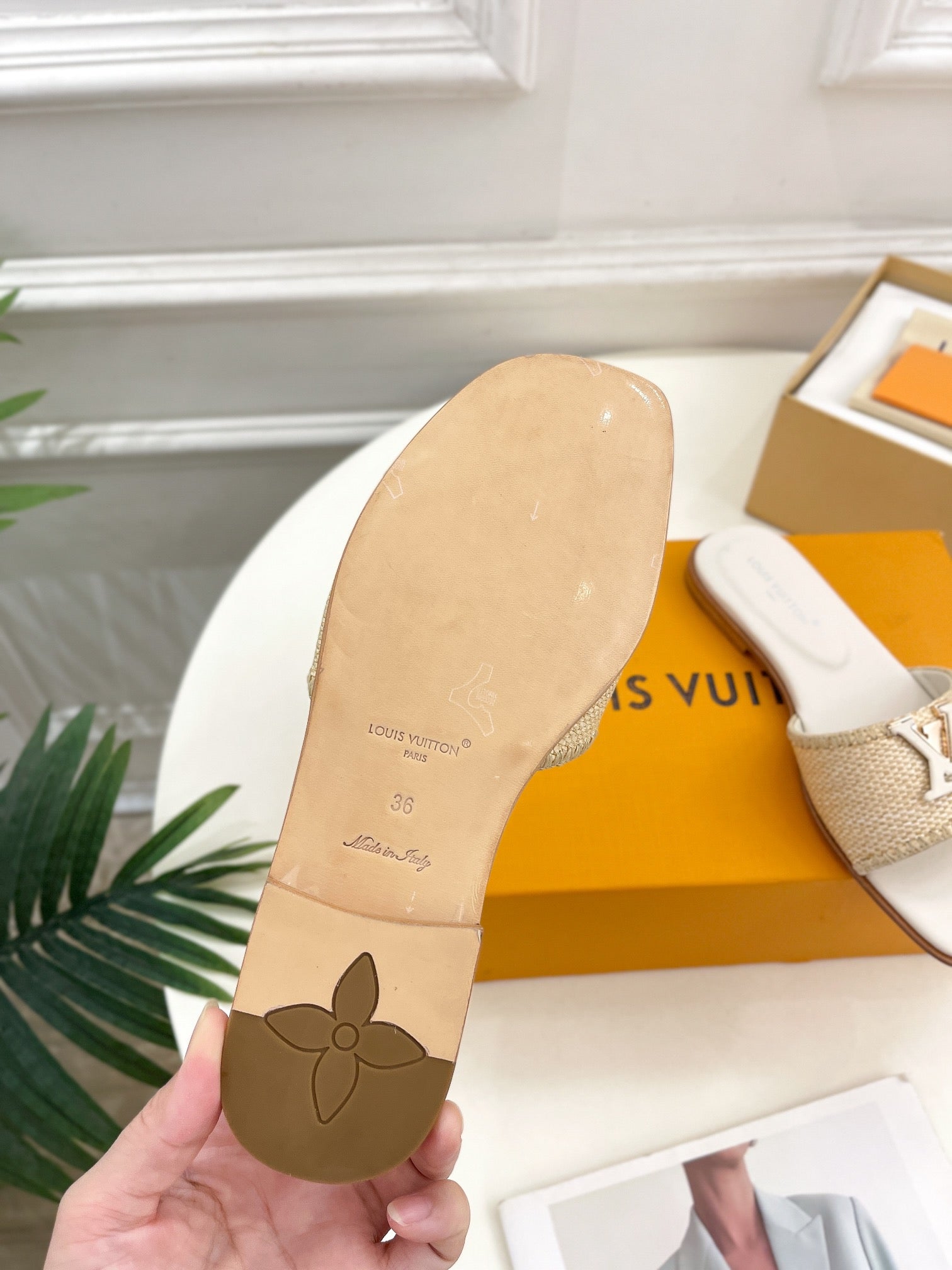 LV WOMEN CAPRI FLAT MULES IN BEIGE LEATHER AND RAFFIA、mysite、Cacoeks