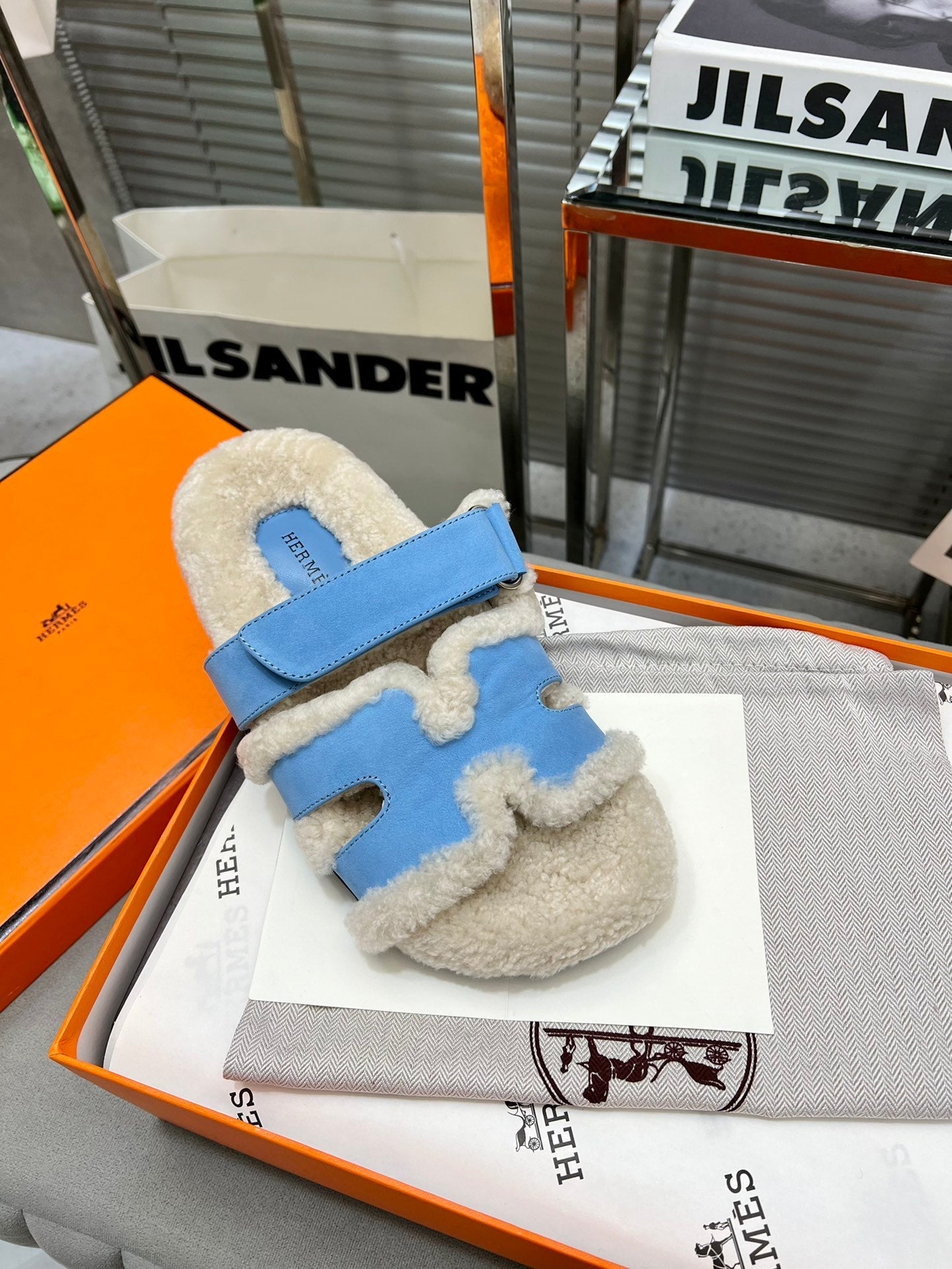 CHYPRE SLIPPERS IN BEIGE LAMB WOOL AND OCEAN BLUE SUEDE、mysite、Cacoeks