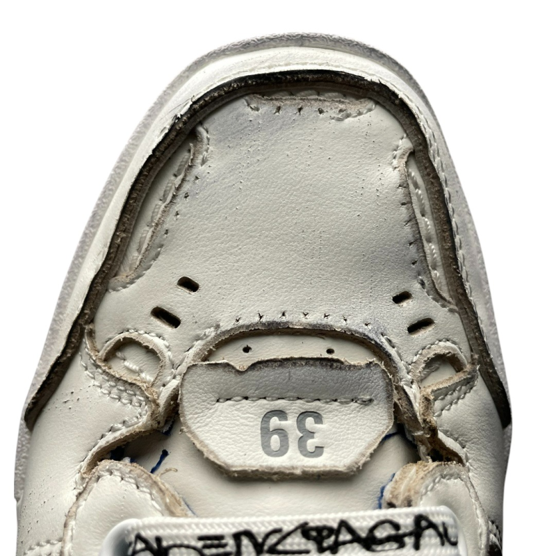 Balenciaga Hamptons Worn-Out Sneaker in White Dark Blue、mysite、Cacoeks