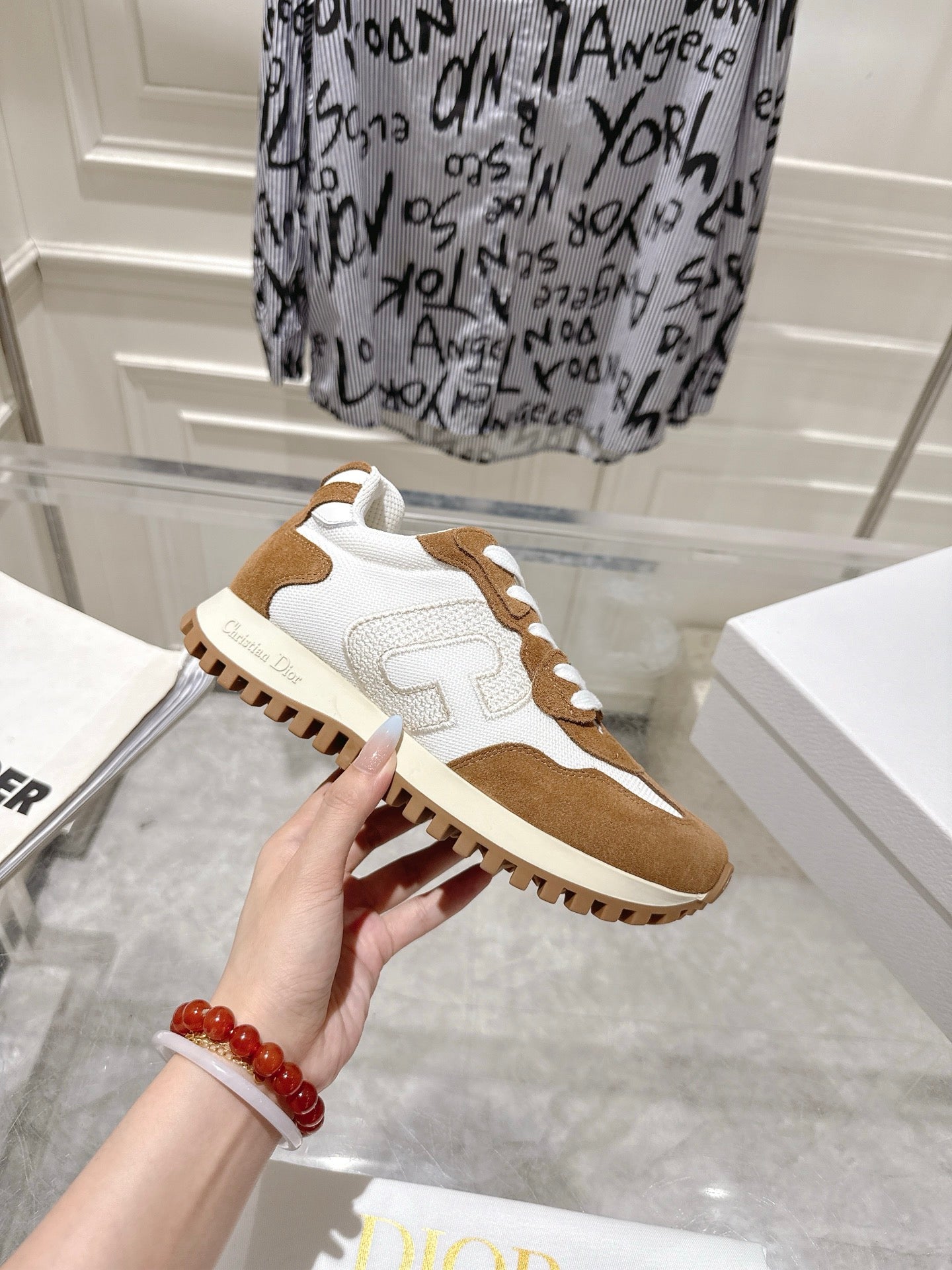 DIOR 25S C'EST DIOR SNEAKER IN WHITE HAZELNUT CALFSKIN AND SUEDE、mysite、Cacoeks