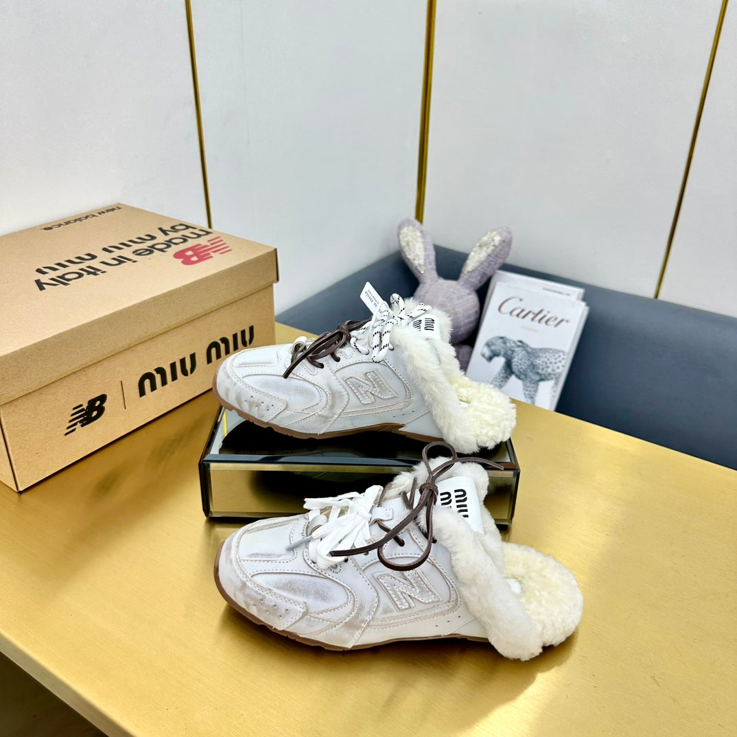 MIUxNB 530 SNEAKER MULES IN DISTRESSED WHITE CALFSKIN SHEARLING、mysite、Cacoeks