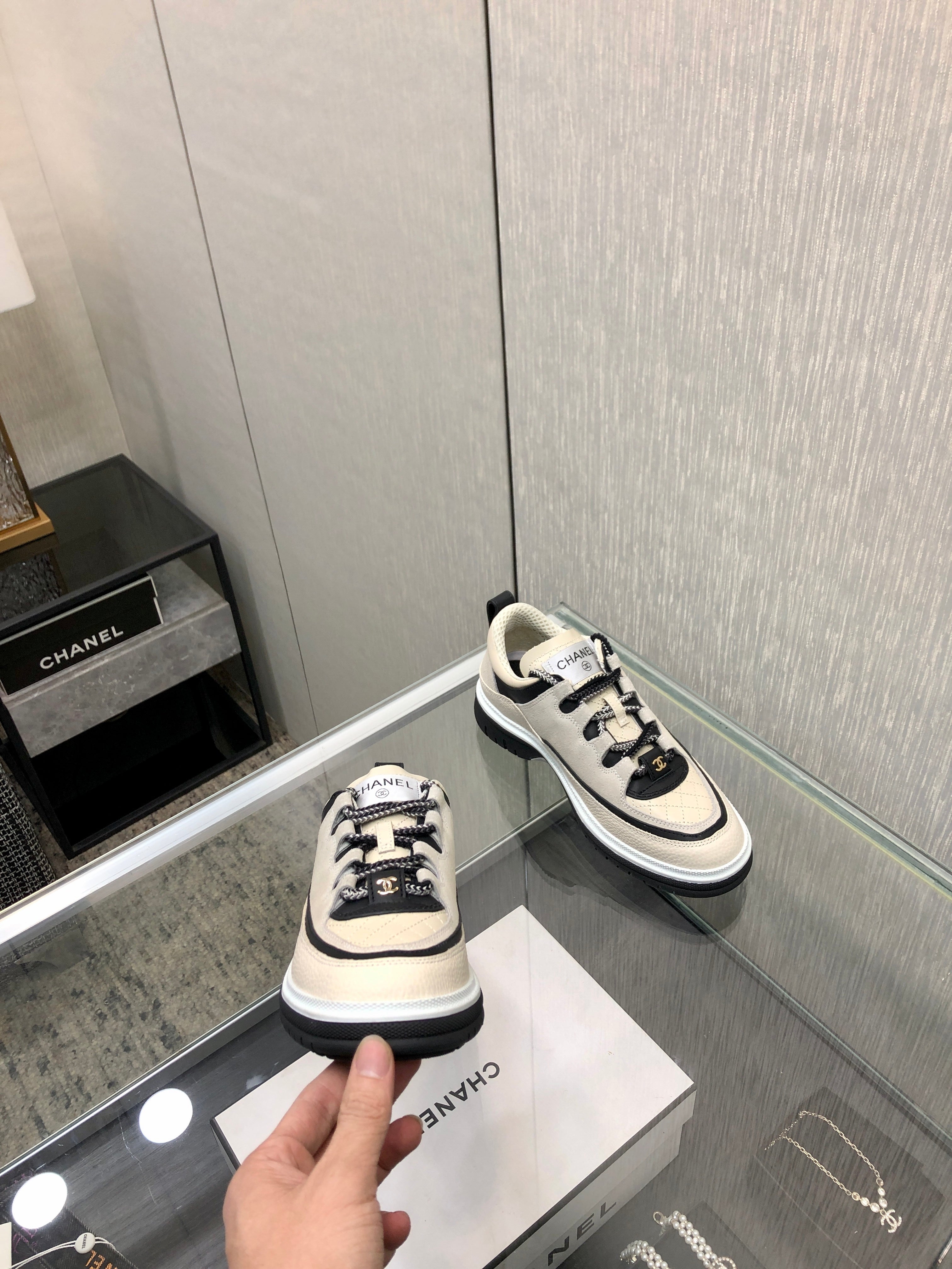 LOW TOP CASUAL SHOES IN BISQUE BEIGE LAMBSKIN AND SUEDE、mysite、Cacoeks